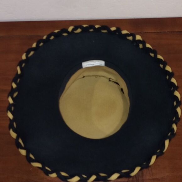 Harriet Rosebud New York Black & Tan Wool Felt Hat Feather Accents Vintage NS